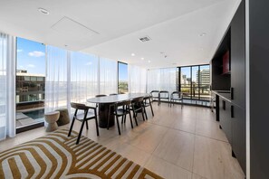 Dining - Bright Unit with Secure Parking and Garden Access (Reid)