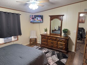 書桌、熨斗/熨衫板、免費 Wi-Fi、床單