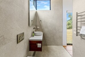 Hair dryer, towels - Jarosite Escape - Noel (Bellbrae)