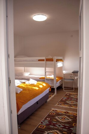 مكواة/لوح كي وواي فاي وملاءات أسرّة وتسهيلات لدخول الكراسي المتحركة