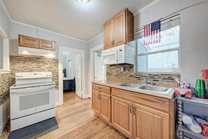 Private kitchen - Downtown bbq bars tacos country dance walk trails (Austin)
