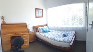 Dormitorio compartido, 1 habitación, terraza, vistas al jardín | 1 dormitorio