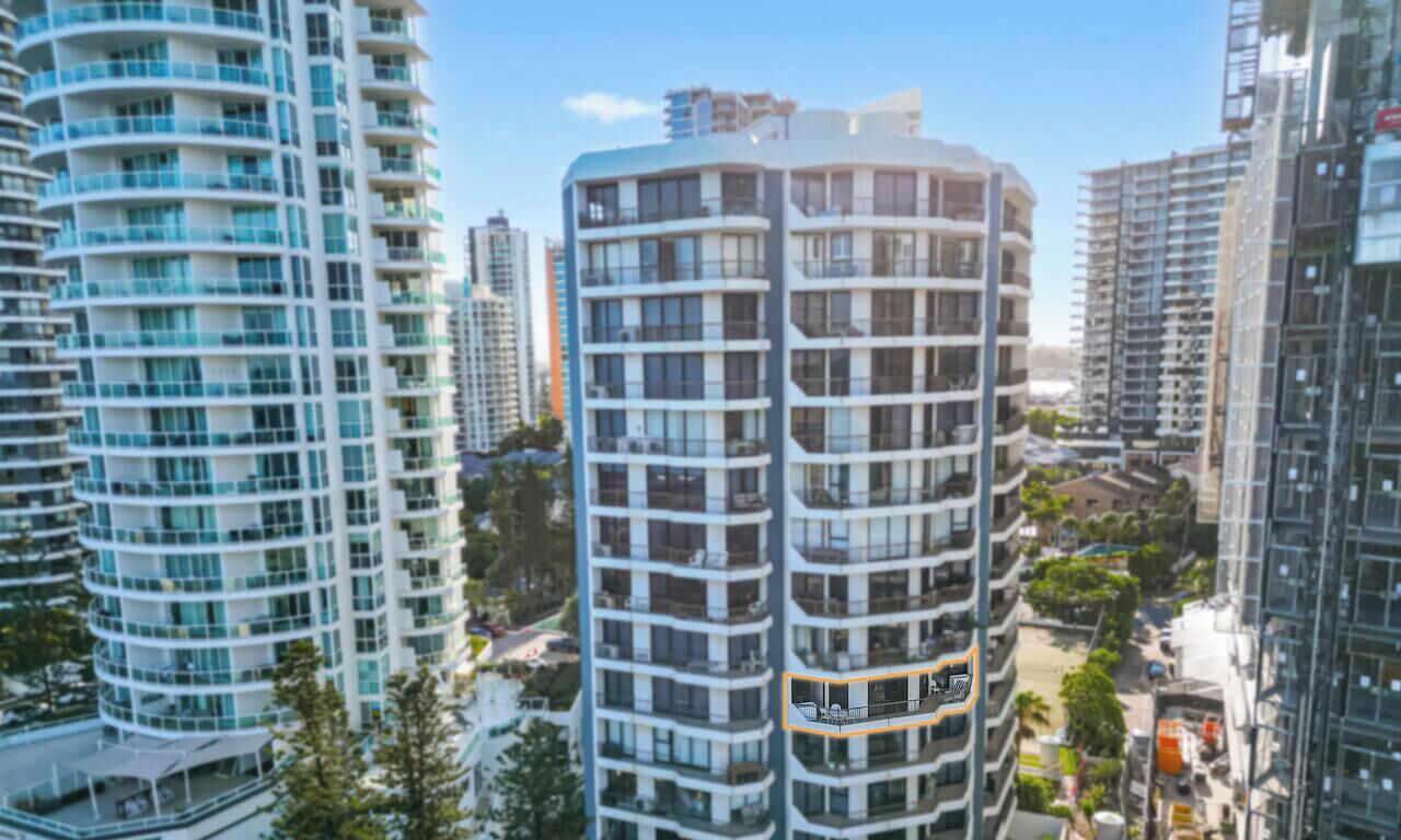 Un immeuble de grande hauteur doté de nombreux balcons et présentant un design architectural moderne.