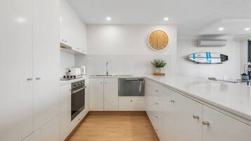 Coffee/tea maker, fridge, microwave, oven