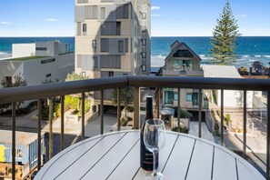 Property grounds - Carrington Coastal Escape - Views, Wi-fi, Parking (Main Beach)