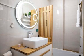 Hair dryer, towels, soap, toilet paper - Shabbat Cozy Central Haven (bucharest)
