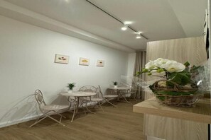 Dining - LINDA room rentals (Ancona)