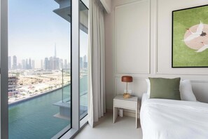 4 bedrooms, iron/ironing board, WiFi, bed sheets - Elegant 3BR + Office | Canal View | Pool & Gym Access (Al Wasl)