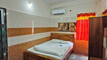Standard Single Room, Balcony | Bathroom