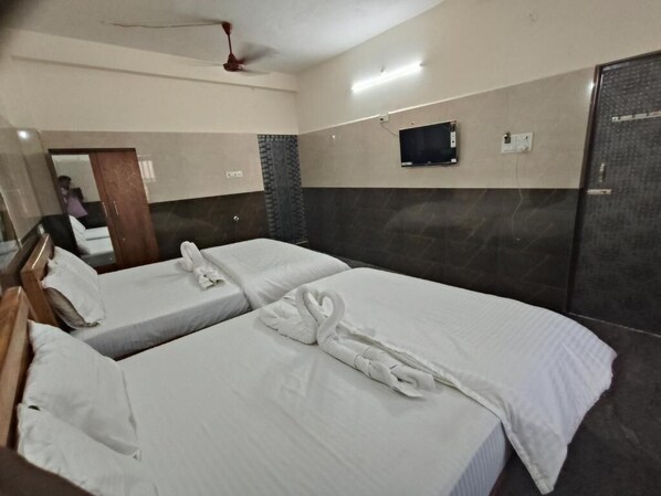 In-room safe, desk - VRS INN (Walajapet)