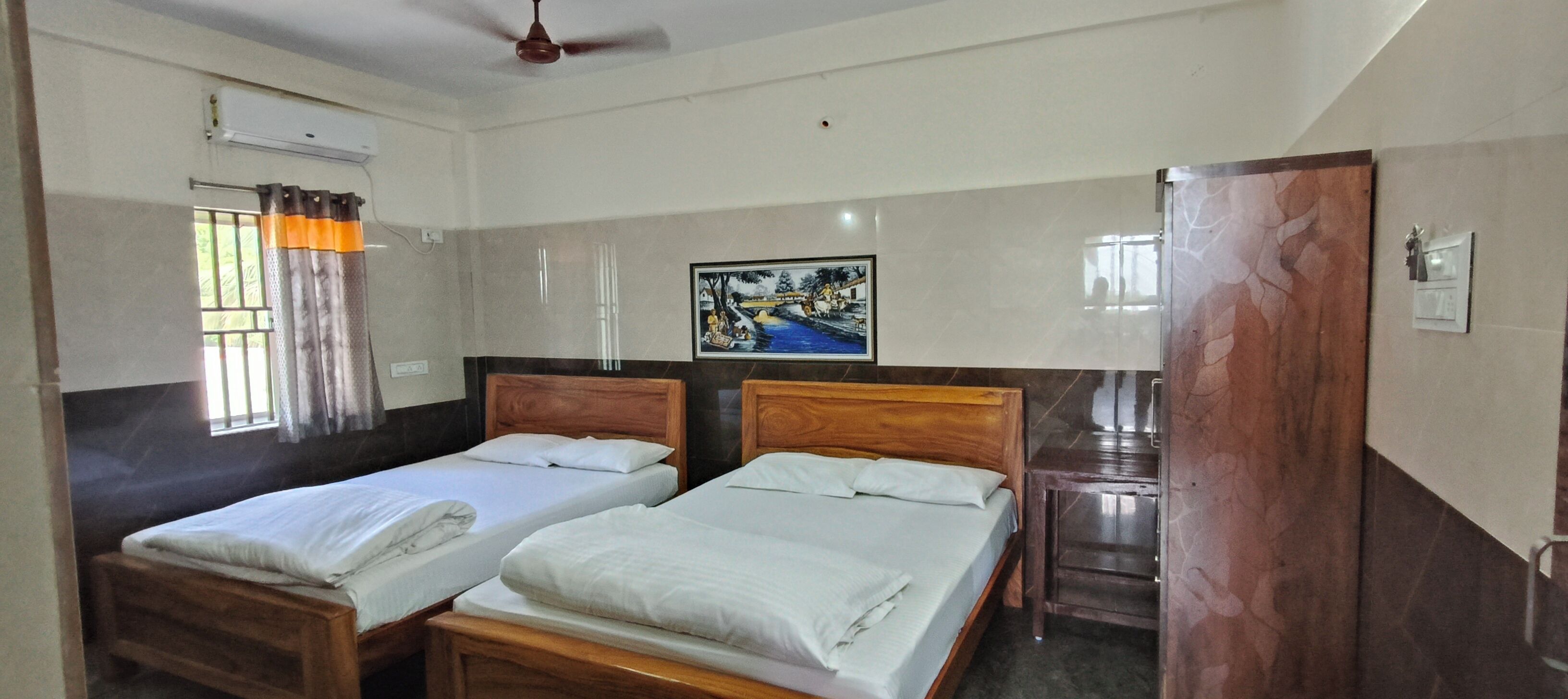 Deluxe Double or Twin Room, Balcony | In-room safe, desk