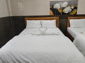 In-room safe, desk - VRS INN (Walajapet)