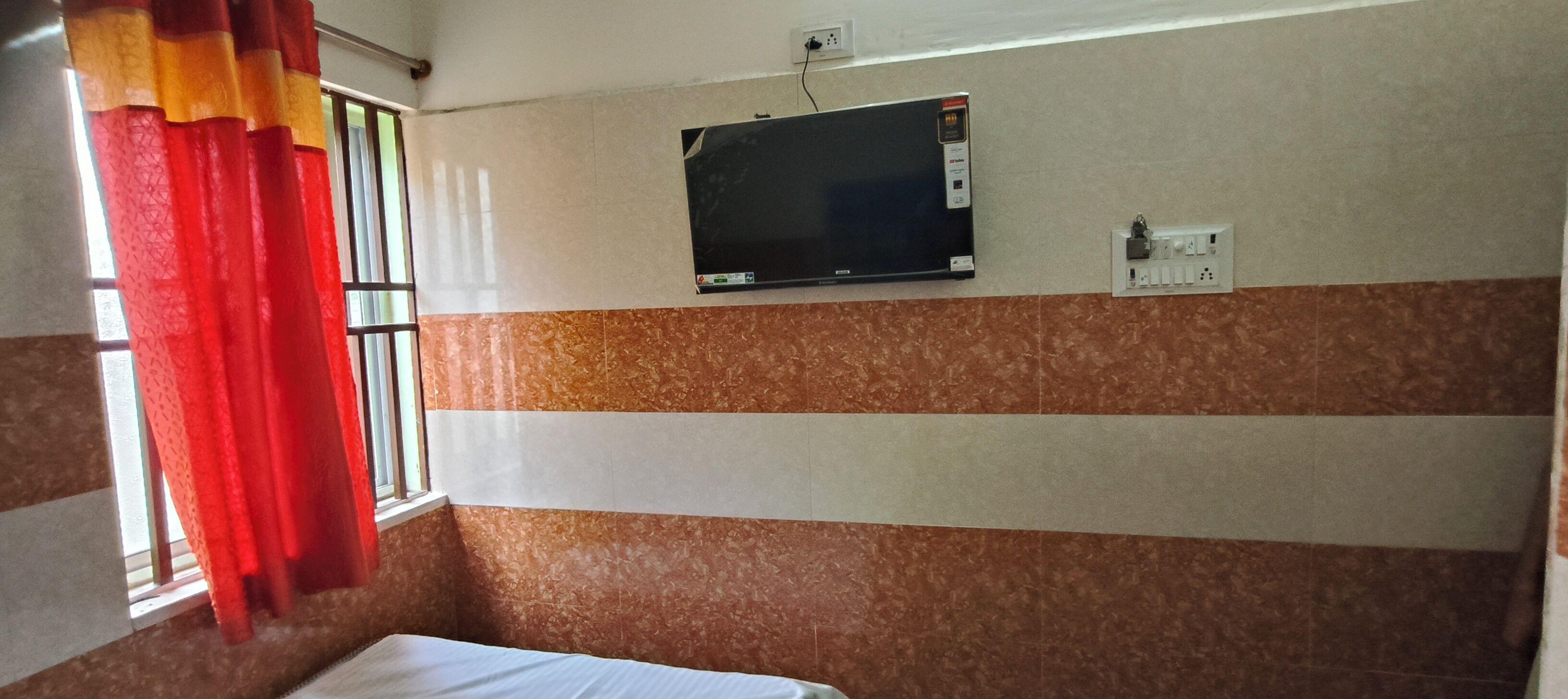 Kahden hengen huone, tupakointi kielletty, ilmastointi | Tallelokero huoneessa, työpöytä