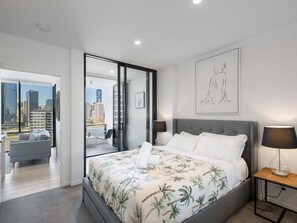 Iron/ironing board, WiFi, bed sheets - Top Location Convenient City View Modern Living (Brisbane)