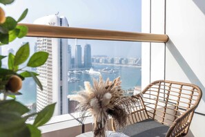 Property grounds - Luxury Renovated 1BR w Full Sea View (Dubai Marina)