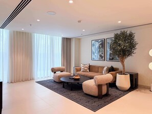 TV - Luxury 1BR - Balcony - Private Beach (Emaar Beachfront)