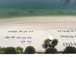 Beach - Luxury 1BR - Balcony - Private Beach (Emaar Beachfront)