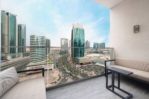 Property grounds - Stylish 2-Bed Urban Retreat, Business Bay (Business Bay)