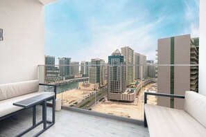 Property grounds - Sophisticated 2-Bedroom Hideaway in MEG 318 (Business Bay)