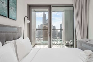 3 bedrooms, iron/ironing board, WiFi, bed sheets - Elegant 3BR w Burj Khalifa & Fountain View (Downtown Dubai)