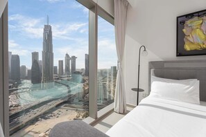 3 bedrooms, iron/ironing board, WiFi, bed sheets - Elegant 3BR w Burj Khalifa & Fountain View (Downtown Dubai)