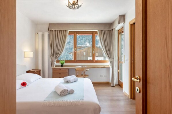 标准公寓, 多间卧室, 双浴室 (Charming Apartment Close to Cableway) | 3 多间卧室、收费 WiFi、床单