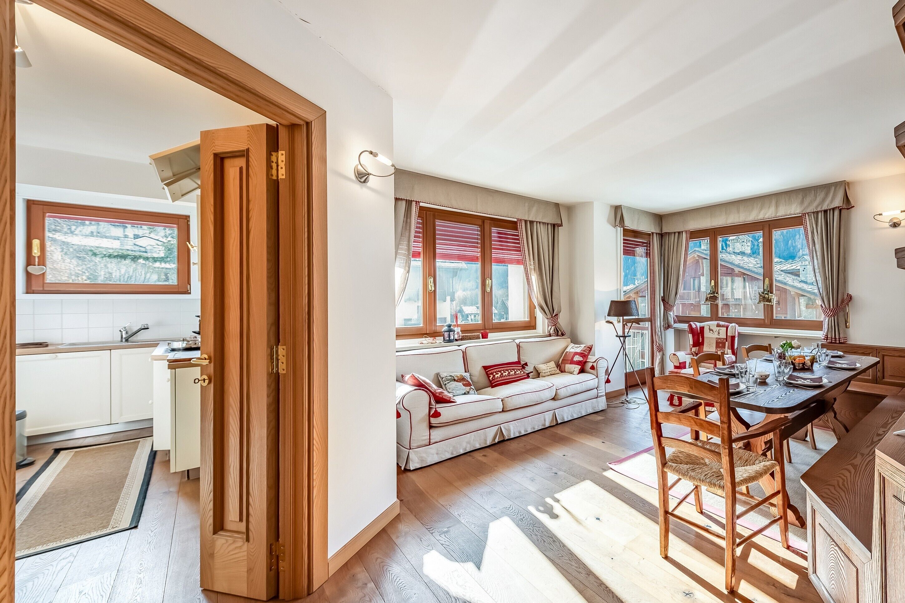 Standard Apartment, Multiple Bedrooms, 2 Bathrooms (Charming Apartment Close to Cableway) | Living area | 21-inch flat-screen TV with cable channels