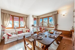 Appartamento Standard, camere multiple, 2 bagni (Charming Apartment Close to Cableway) | Sala da pranzo