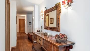 Standard Apartment, Multiple Bedrooms, 2 Bathrooms (Charming Apartment Close to Cableway) | Interior