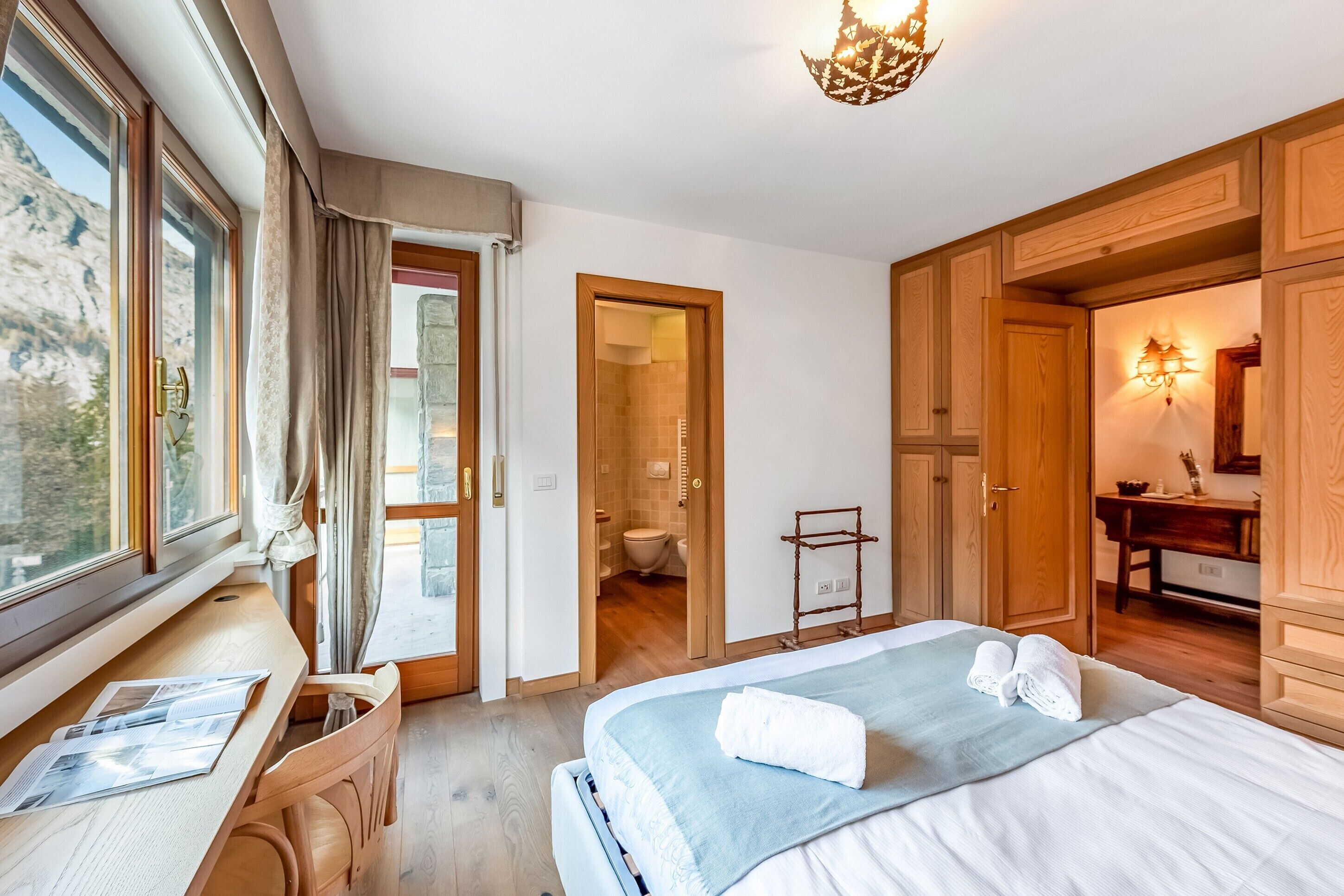 Standard Apartment, Multiple Bedrooms, 2 Bathrooms (Charming Apartment Close to Cableway)