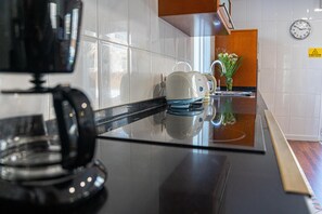 Kylskåp, mikrovågsugn, ugn och diskmaskin