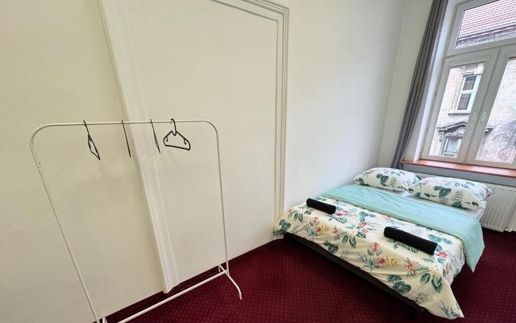 Habitación doble clásica, 1 cama matrimonial | Escritorio y espacio para trabajar con laptop 