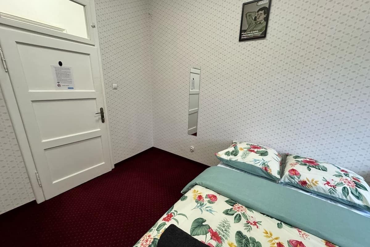 Habitación doble clásica, 1 cama matrimonial | Escritorio y espacio para trabajar con laptop