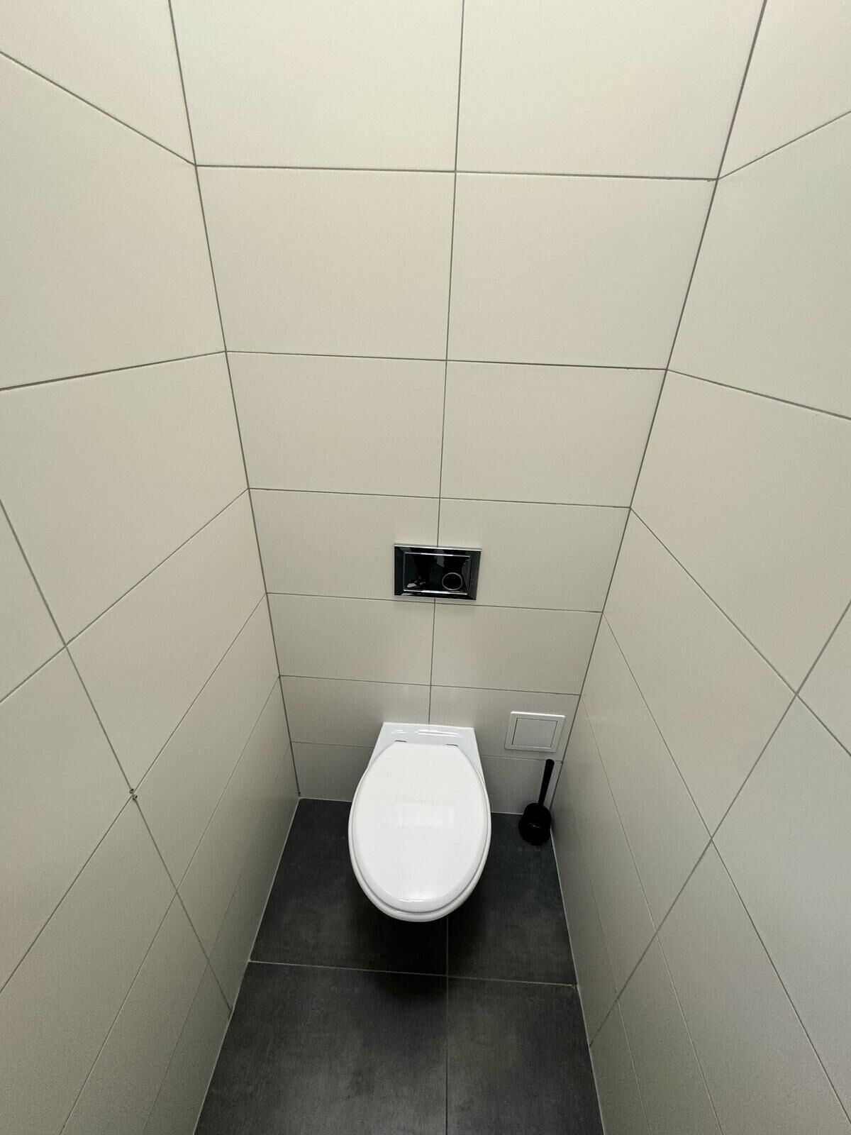 Haartrockner, Handtücher, Seife, Toilettenpapier