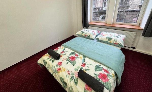 Habitación doble clásica, 1 cama matrimonial | Escritorio y espacio para trabajar con laptop