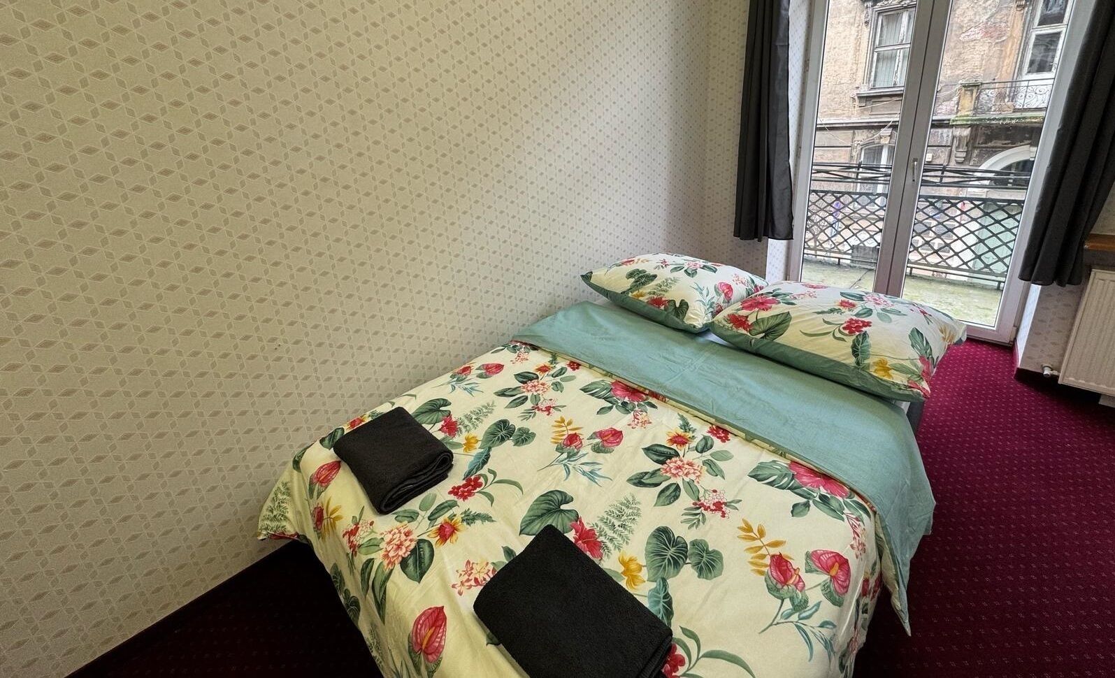 Habitación doble clásica, 1 cama matrimonial | Escritorio y espacio para trabajar con laptop 