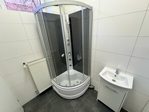 Hair dryer, towels, soap, toilet paper - Fantastic Inn Kraków - GR6 (Krakow)