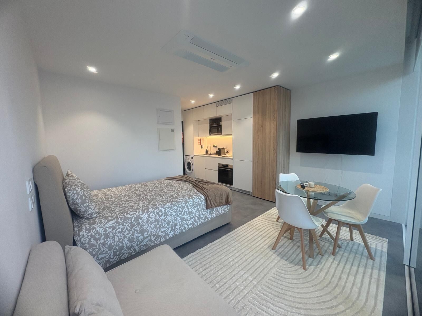 مكواة/لوح كي وواي فاي وملاءات أسرّة