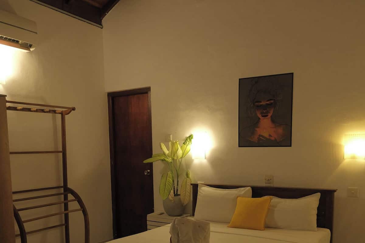 Quarto casal, sacada, vista para a cidade | Escrivaninha, Wi-Fi de cortesia