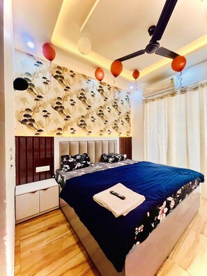 Kamar Single Deluks, balkon, pemandangan kota | Meja kerja, ruang kerja ramah laptop, dan setrika/meja setrika