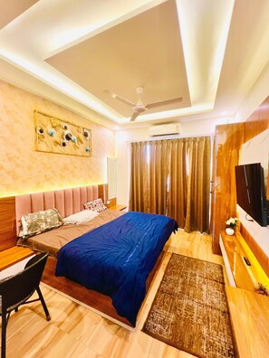 Deluxe Single Room, Balcony, City View | Desk, laptop workspace, iron/ironing board, free WiFi - The cozy Nest & Stay (Greater Noida)