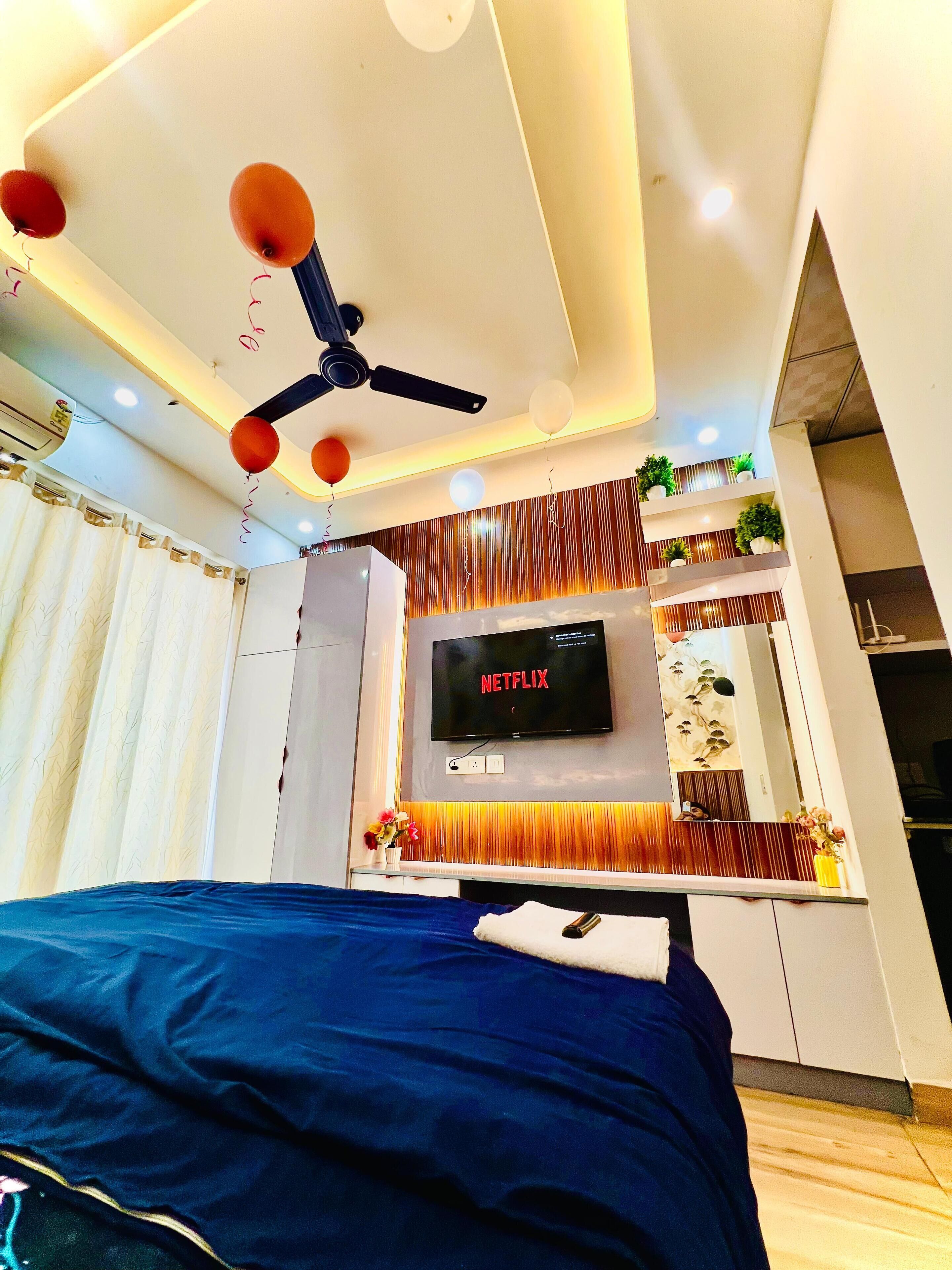 Deluxe Single Room, Balcony, City View | Desk, laptop workspace, iron/ironing board, free WiFi