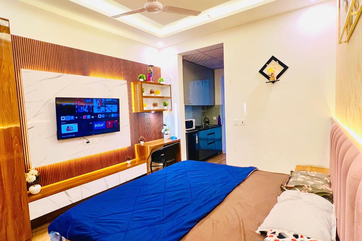 Deluxe Single Room, Balcony, City View