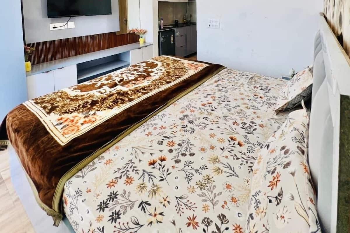 Habitació individual Deluxe, balcó, vistes a la ciutat | Escriptori i espai de treball apte per a portàtils