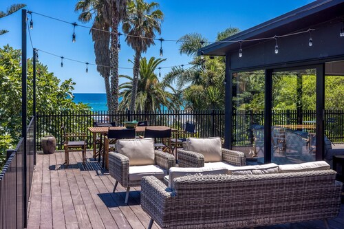 Moana Beach House - Moana Beach House is a recently renovated two bedroom, two bathroom beach house set directly on the sand at Onetangi Beach. With a flat lawn leading straight onto the beach, it offers rare walk on beachfront access. The house feat