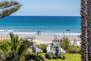 Beach - Moana Beach House - Moana Beach House is a recently renovated two bedroom, two bathroom beach house set directly on the sand at Onetangi Beach. With a flat lawn leading straight onto the beach, it offers rare walk on beachfront access. The house feat (Waiheke Island)