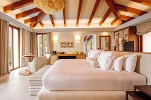 Ropa de cama de alta calidad y minibar 