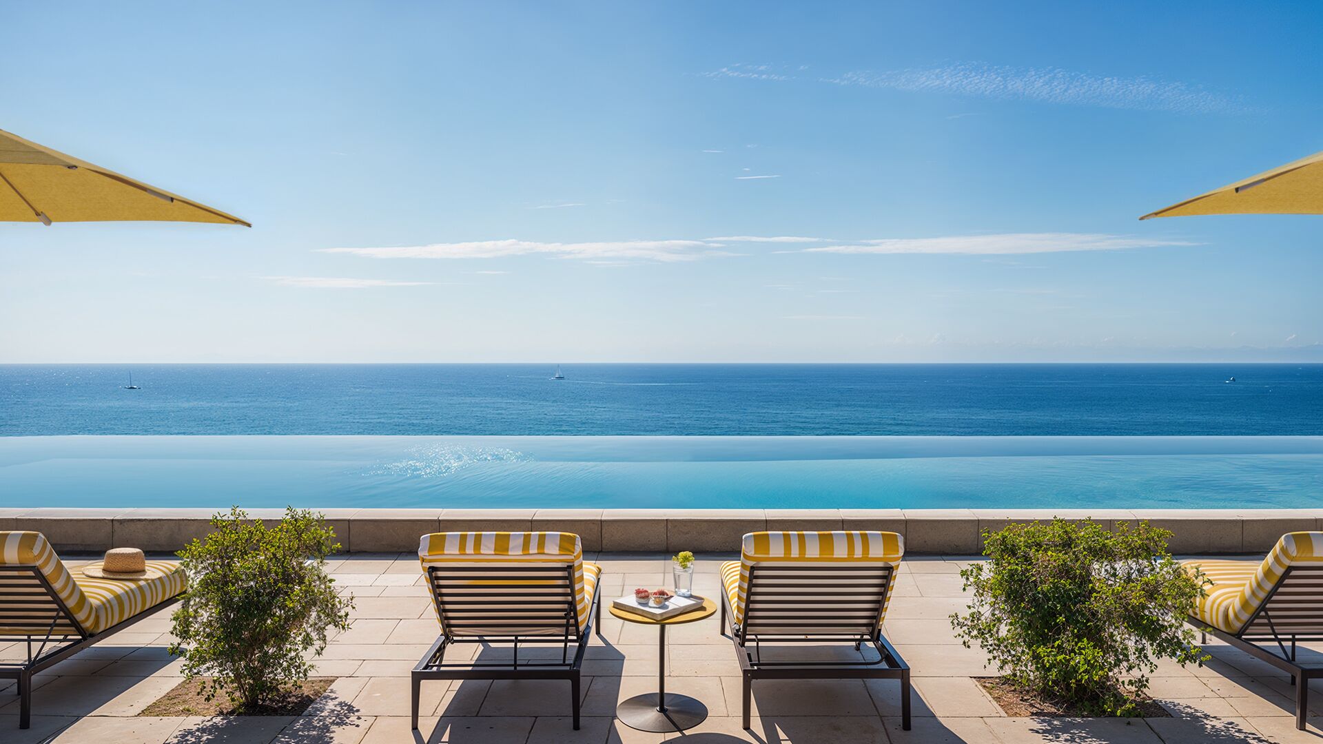 สระว่ายน้ำ