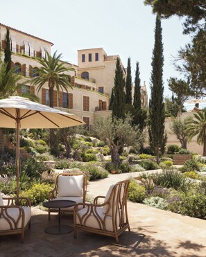 المنشأة من الخارج