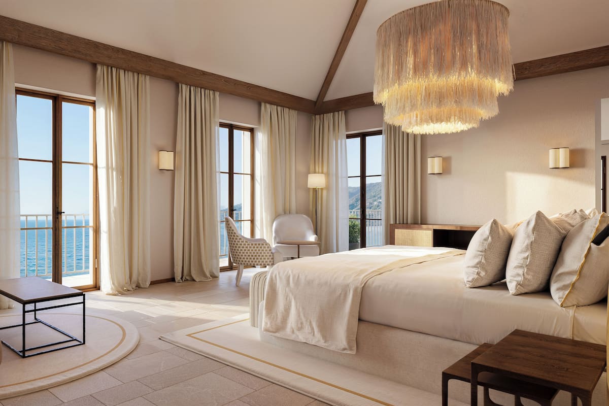 Suite Signature, vista mare | Biancheria da letto di alta qualità, minibar, una cassaforte in camera